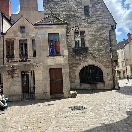 Linda - Historic Center Dijon