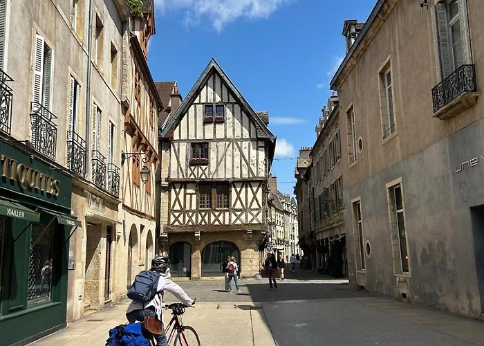 Linda - Historic Center *