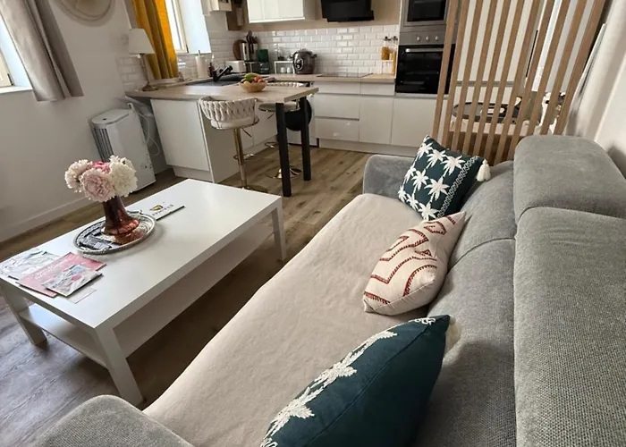 Linda - Historic Center *